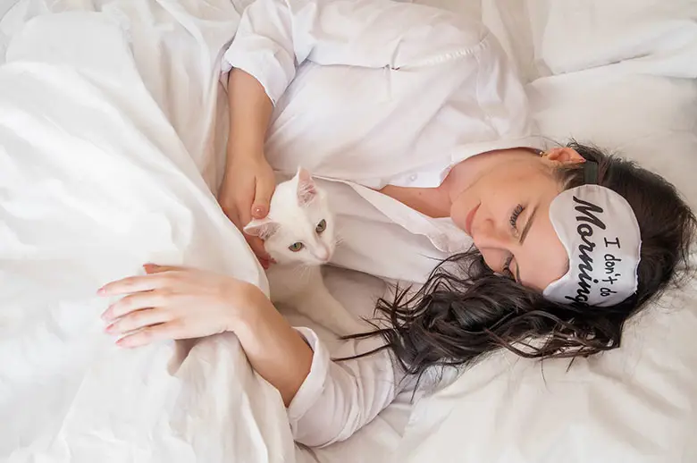 跟寵物一起睡，會影響睡眠嗎？